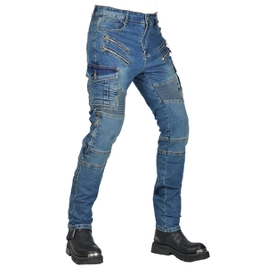 Details von blauen Motorrad-Jeans mit Akkordeon-Stretch-Einsätzen und Metallreißverschlüssen