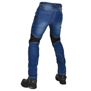 Détail du jean moto bleu avec panneaux en mesh et articulations élastiques en accordéon