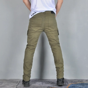 Pantalon cargo moto homme vert armée avec coupe ajustée et poches de protection multiples