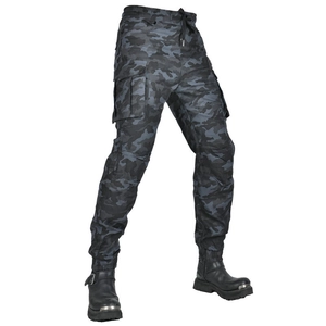 Détails de ce pantalon cargo camouflage noir avec cordon et chevilles élastiques
