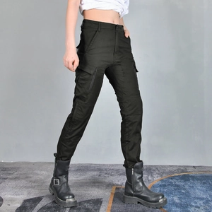 Pantalon de moto femme taille haute noir avec poches cargo et coupe ajustée moderne