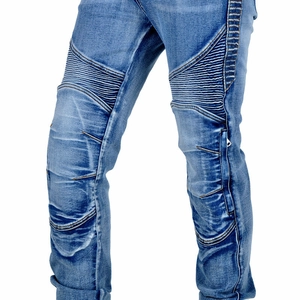 Détails du pantalon de moto en jean avec genoux renforcés et délavage bleu