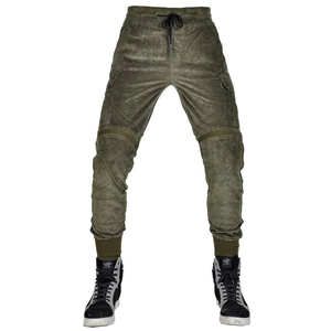 Détail du pantalon de moto en velours côtelé vert olive avec genou renforcé et poche cargo