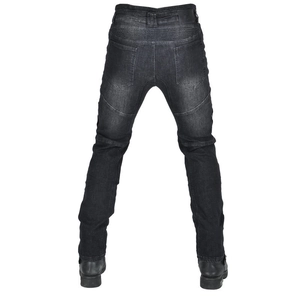 Detail der Motorradjeans mit hinteren Akkordeon-Stretcheinsätzen für flexibles Fahren