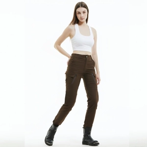 Dunkelbraune Motorrad-Cargohose für Damen mit schmaler Passform und schützender Ausrüstung