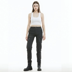 Damen Motorrad Cargo-Hose in Schwarz, schmale Passform mit Taschen und Schutzausrüstung