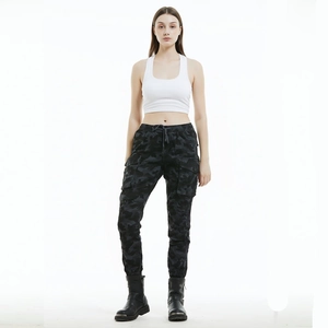 Pantalon cargo moto pour femme avec imprimé camouflage, poches latérales et taille élastique