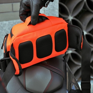 Sacoche moto orange imperméable avec coussinets en maille respirante et sangle réglable