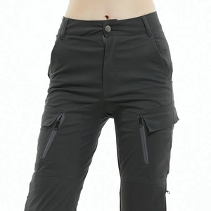 Detailansicht der Seitentaschen und Metallreißverschlüsse der Damen-Motorradhose