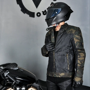 Veste de moto respirante en mesh avec motifs camouflage et protections pour motards d'été