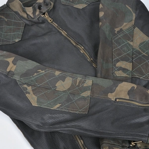 Détail de la veste de moto camouflage avec maille respirante et zips métalliques
