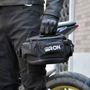 Détail du sac de taille moto GIRON en nylon durable avec poches de rangement étanches
