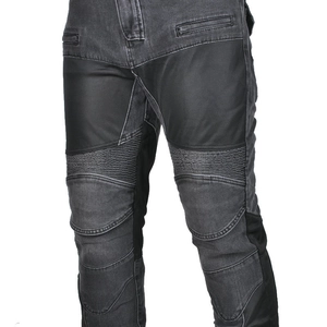 Détail du jean moto avec panneaux en mesh et zones extensibles en accordéon pour les genoux