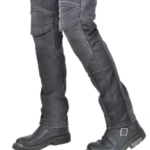 Détail du jean de moto avec panneaux extensibles renforcés et poches pour protections aux genoux