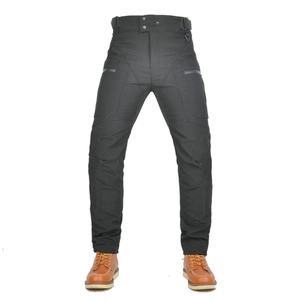Dettaglio pantaloni moto impermeabili con protezione ginocchia e chiusura in vita a scatto