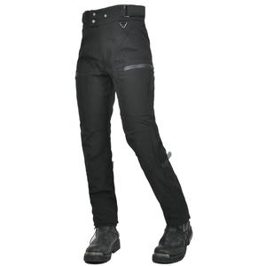 Détails du pantalon moto femme avec genoux renforcés et fermetures éclair imperméables