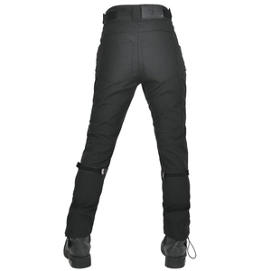 Détail du pantalon de moto imperméable avec sangles de genou tactiques et poches