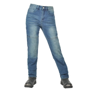 Dettaglio dei jeans da moto con doppie cuciture rinforzate sulle ginocchia protettive