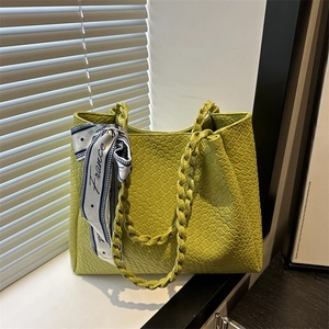 2025 Mode Große Kapazität Gewebte Tote Bag Für Damen Einfach Minimalistisch PU Leder Umhängetasche Mit Schal Für Pendler