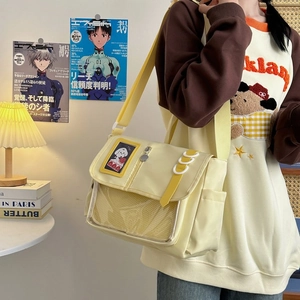 Zijaanzicht van een lichtgele nylon ita messenger tas met transparante mesh voorkant