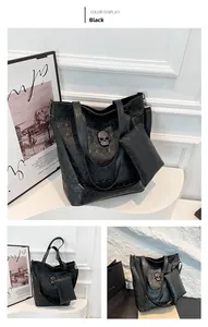 Detailansicht der schwarzen Leder-Shopper mit großer silberner Totenkopf-Verzierung