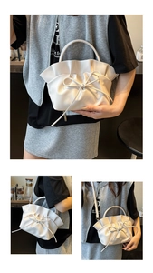 Détail du sac nuage blanc avec nœud en cuir et texture plissée pour femmes élégant