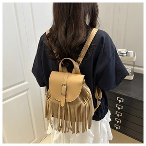 Vintage-Rucksack für Damen in Kamelbraun mit langen Fransen und Verstellgurten