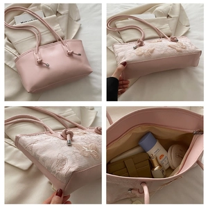 Vistas detalladas del bolso tote rosa con bordado de mariposa, encaje y espacio interior