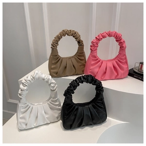 Comparaison détaillée de quatre couleurs pour le sac nuage plissé avec poignée souple