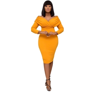 Robe moulante élégante jaune vif à épaules dénudées et manches longues avec col en V