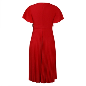 Detail view of the pleated back design of the red V-neck ruffle sleeve dress with waist belt