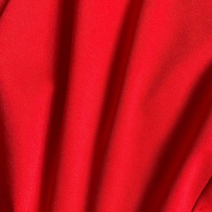 Vista macro detallada de la textura del tejido de punto rojo y el patrón acanalado