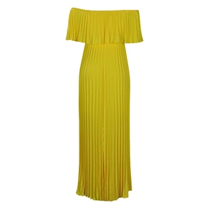 Détail de la robe longue jaune à épaules dénudées avec plis accordéon et col à volants