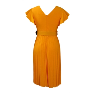 Detail view of the pleated yellow summer dress featuring a V-back design and waist belt