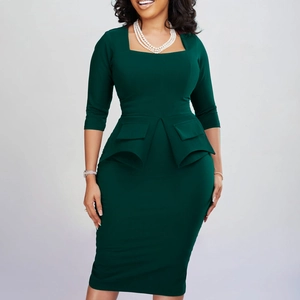 Elegante vestido midi verde oscuro con escote cuadrado, peplum y mangas de tres cuartos