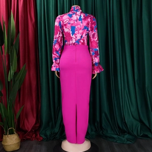 Dettaglio della camicia floreale a maniche lunghe e gonna a tubino con spacco posteriore