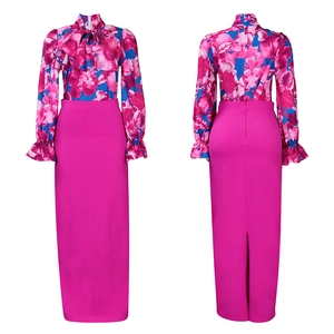 Dettaglio camicia floreale con fiocco e gonna lunga rosa a vita alta con spacco