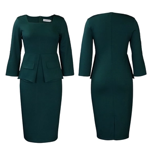Vistas frontal y trasera de un vestido midi verde bosque con escote cuadrado y detalle peplum
