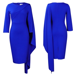 Vue avant et arrière d'une robe crayon bleu roi avec une cape latérale asymétrique