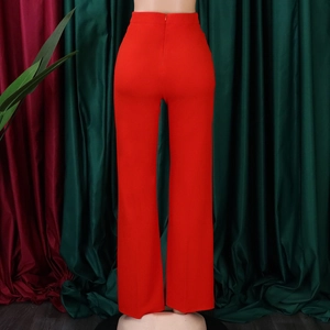 Rückansicht der leuchtend roten High-Waist-Hose mit weitem Bein und verdecktem Reißverschluss