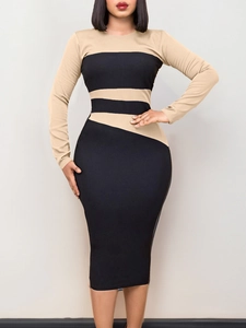 Dettaglio dell'elegante abito midi beige e nero con design patchwork a onde sottili