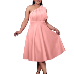 Robe de soirée asymétrique pêche élégante avec plissée et jupe évasée trapèze