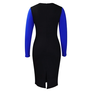 Dettaglio della zip posteriore e dello spacco sull'abito colorblock nero e blu a maniche