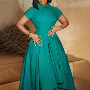 Robe longue évasée vert foncé élégante à manches courtes avec jupe plissée et col chemise
