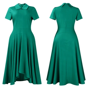 Vue avant et arrière d'une robe verte à manches courtes avec col chemise et ourlet évasé