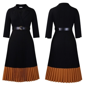 Détails de la robe élégante avec ourlet plissé bicolore et ceinture à boucle dorée