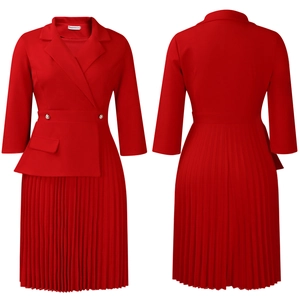 Detail voor- en achterkant van een rode geplooide blazerjurk met double-breasted taille