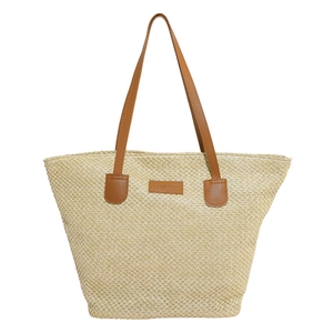 Sac seau en paille minimaliste avec lanières en cuir et écusson tendance pour l'été