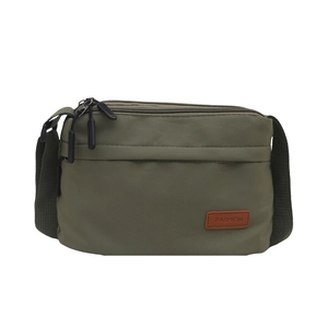 Sac bandoulière polyvalent en nylon vert armée doté de trois compartiments zippés