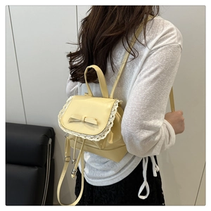 Mini sac à dos jaune avec bordure en dentelle blanche et détails de nœuds mignons